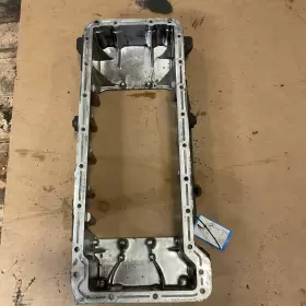 97223616 GENERAL MOTORS Topkick Duramax Upper Oil Pan Gmc #2