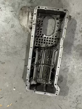 98005474 GENERAL MOTORS Upper Oil Pan Duramax Lly Lbz Lmm #2
