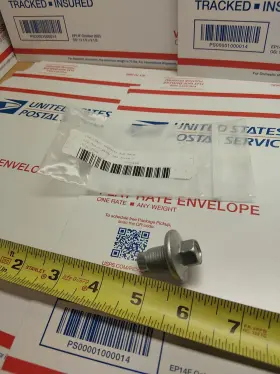 1881294C1 INTERNATIONAL Plug Oil Drain H3