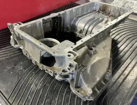 12612257 CADILLAC Xlr Oil Pan #3